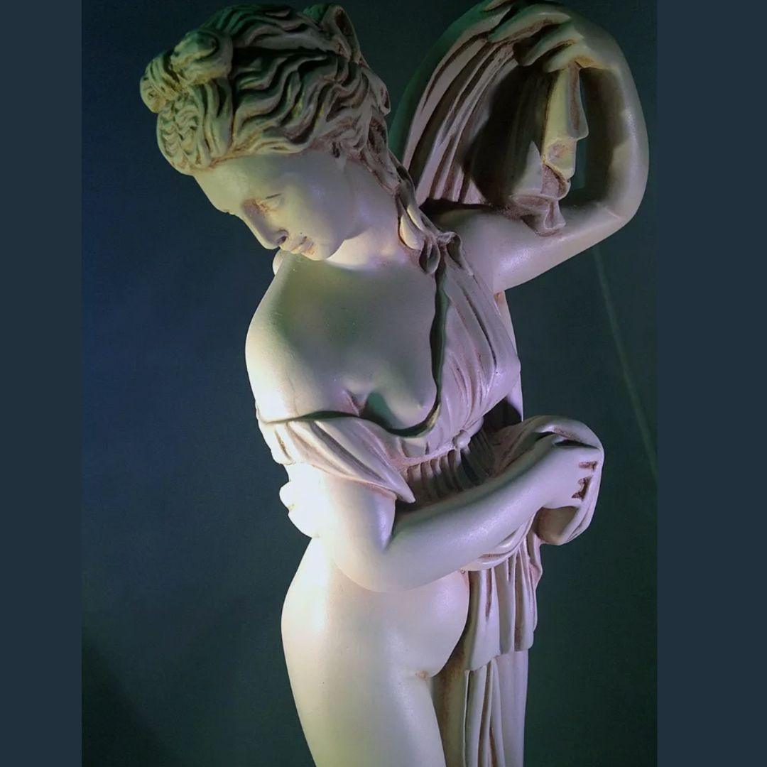 Aphrodite Venus Kallipygos: Graceful Pose of the Goddess – 15.5 in Classical Greek Statue - Museumize.com