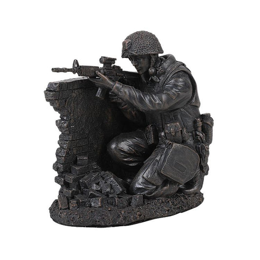 Statue of a soldier with a rifle crouching behind a wall.