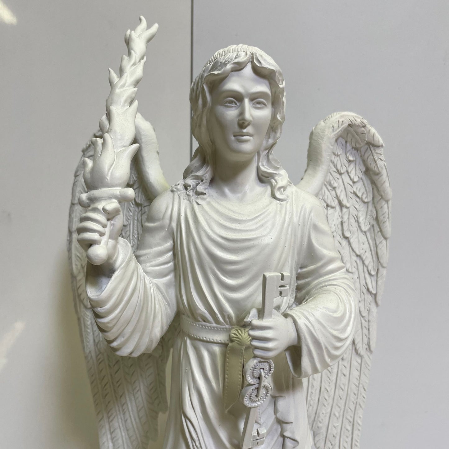 White Resin Angel Statue – Archangel Uriel with Flame and Keys Large attic new no returns - Museumize.com