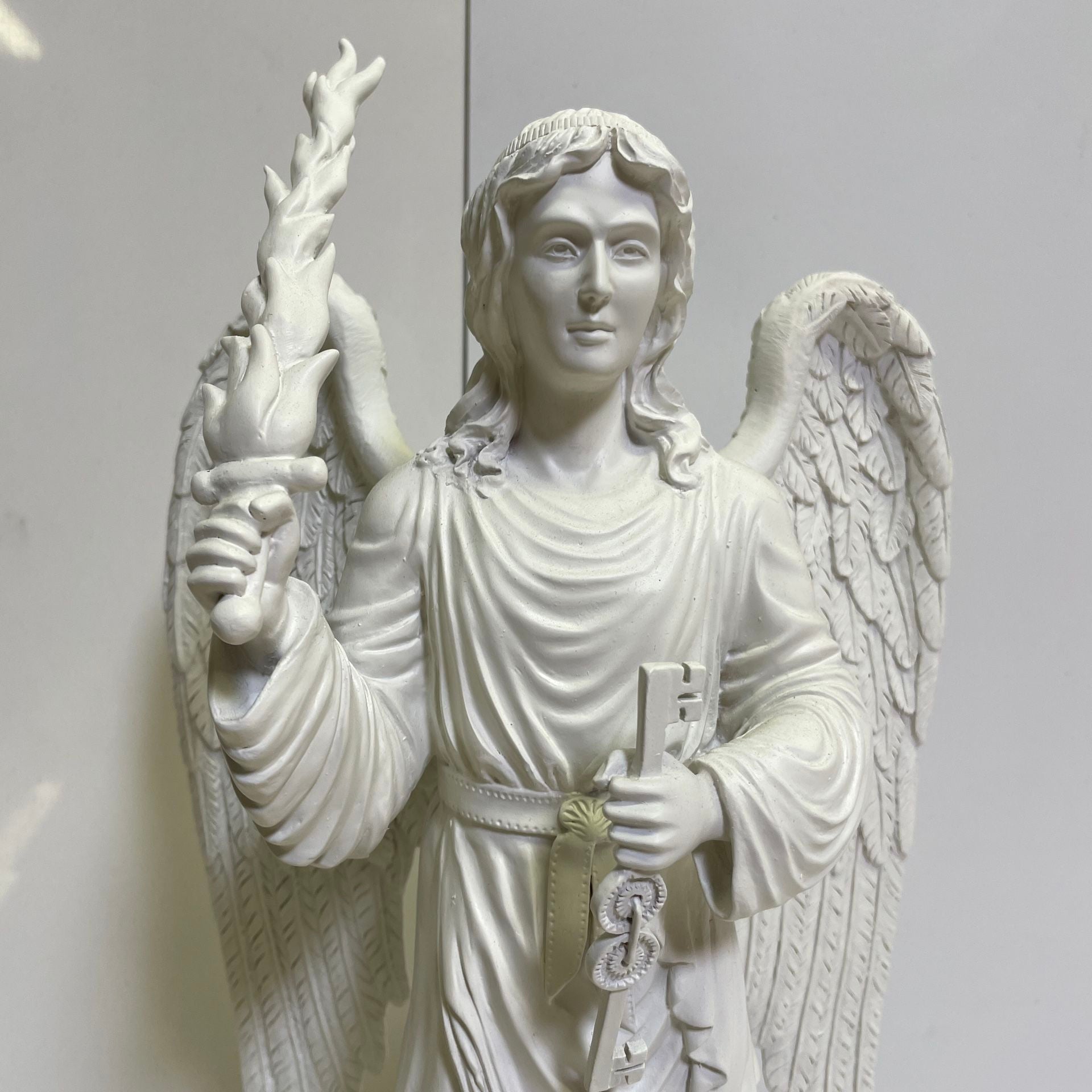 White Resin Angel Statue – Archangel Uriel with Flame and Keys Large attic new no returns - Museumize.com