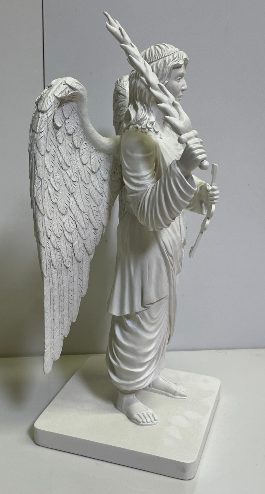 White Resin Angel Statue – Archangel Uriel with Flame and Keys Large attic new no returns - Museumize.com