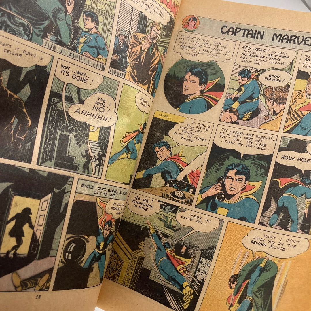 Comic Book - DC Comics Shazam! 100 Pages Giant Vol. 3, No. 17 (Mar–Apr 1975) attic no returns - Museumize.com