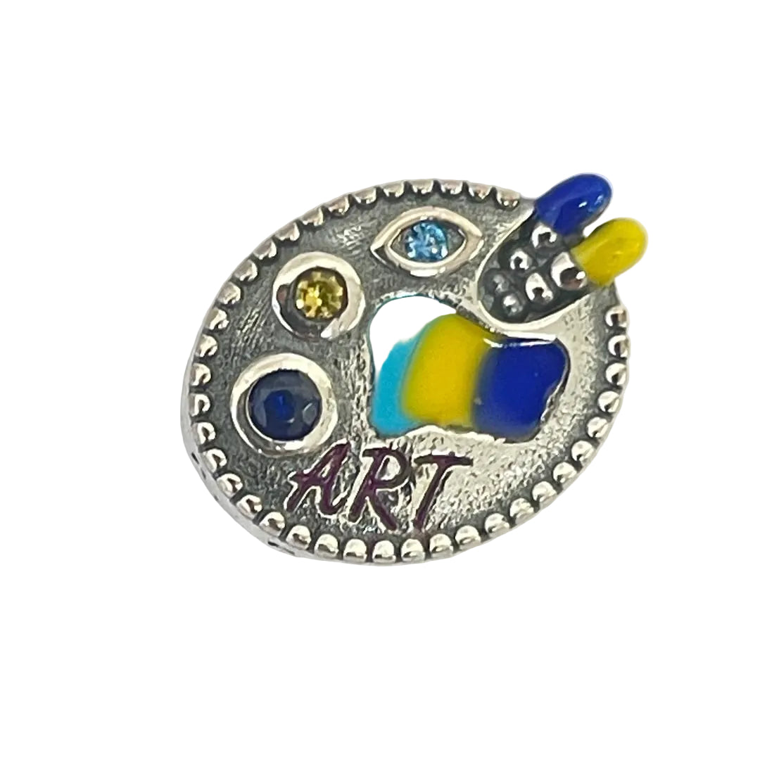 Close-up of the "ART" inscription and central gemstone arrangement