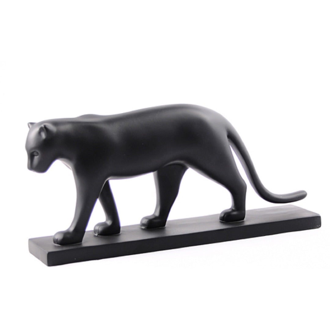 Black panther statue by François Pompon showing smooth modern animal form.