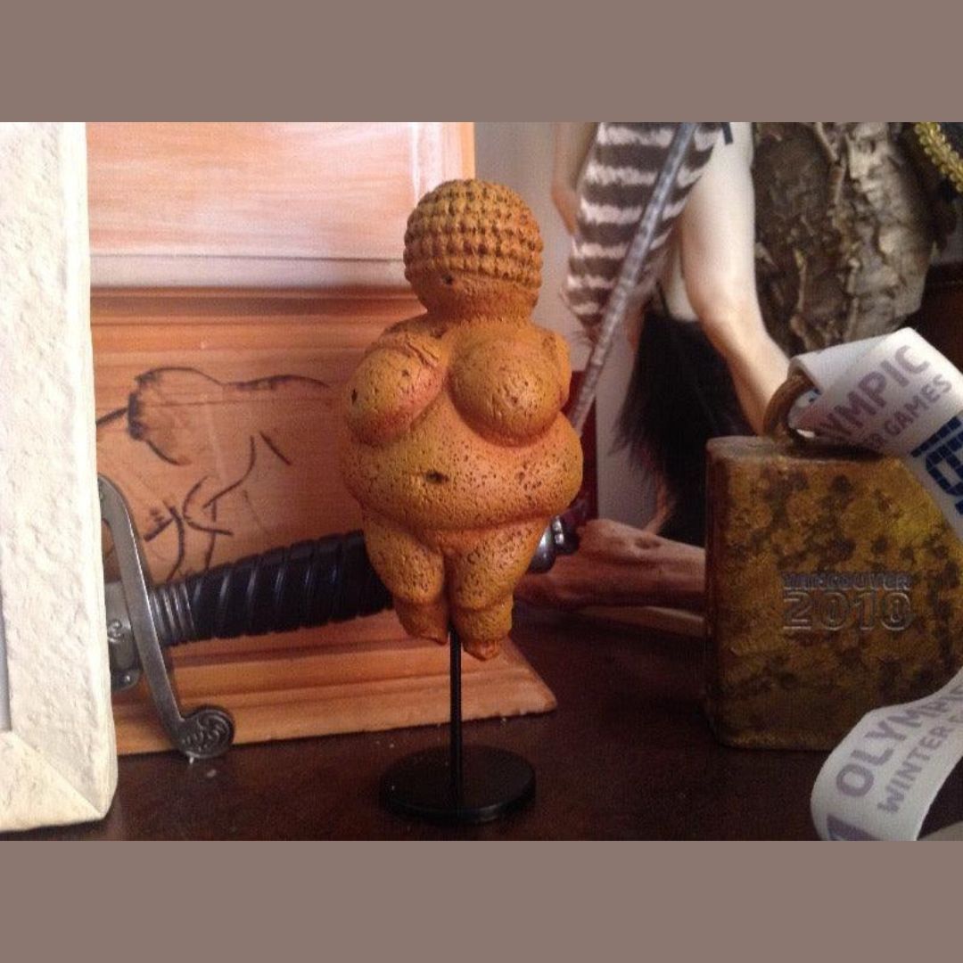 Pocket Art Venus of Willendorf replica showing Paleolithic fertility figure with exaggerated form.