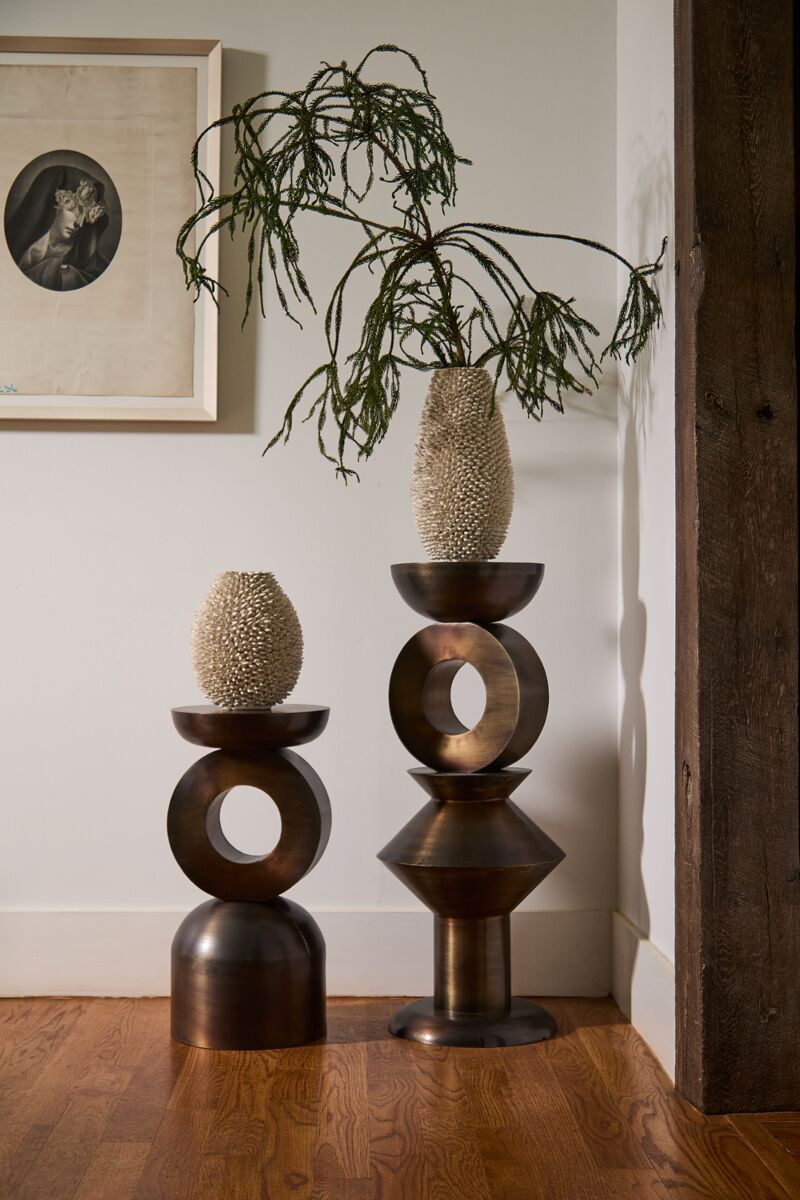 Echelon Display Column | Geometric 25 to 37H